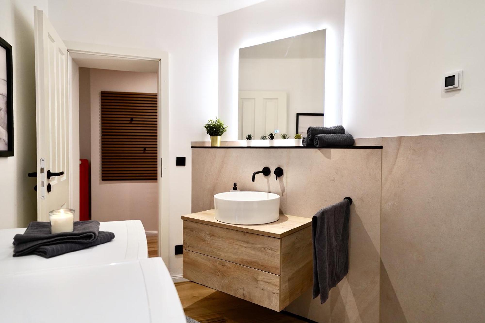 Edler Wohnraum Schlossteich-Suite 3 Sz Mit Zwei Balkonen, Kaffeevollautomat, Kamin, Klima, Lift & Zwei Parkplaetzen Chemnitz Luaran gambar